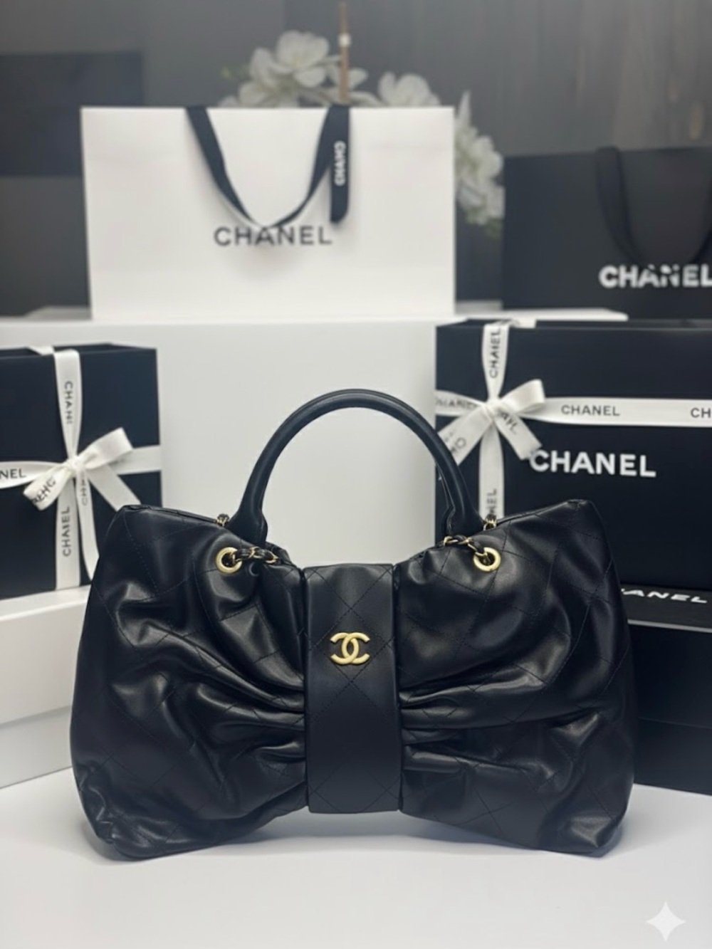 Source Unknown Black Quilted Bow-Style Shoulder Bag with Gold Hardware